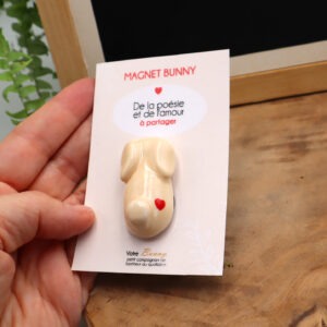 Magnet Bunny beige en forme de lapin avec un cœur Victoria Céramique