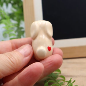 Magnet Bunny beige en forme de lapin avec un cœur Victoria Céramique