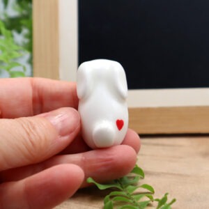 Magnet Bunny blanc en forme de lapin avec un cœur Victoria Céramique
