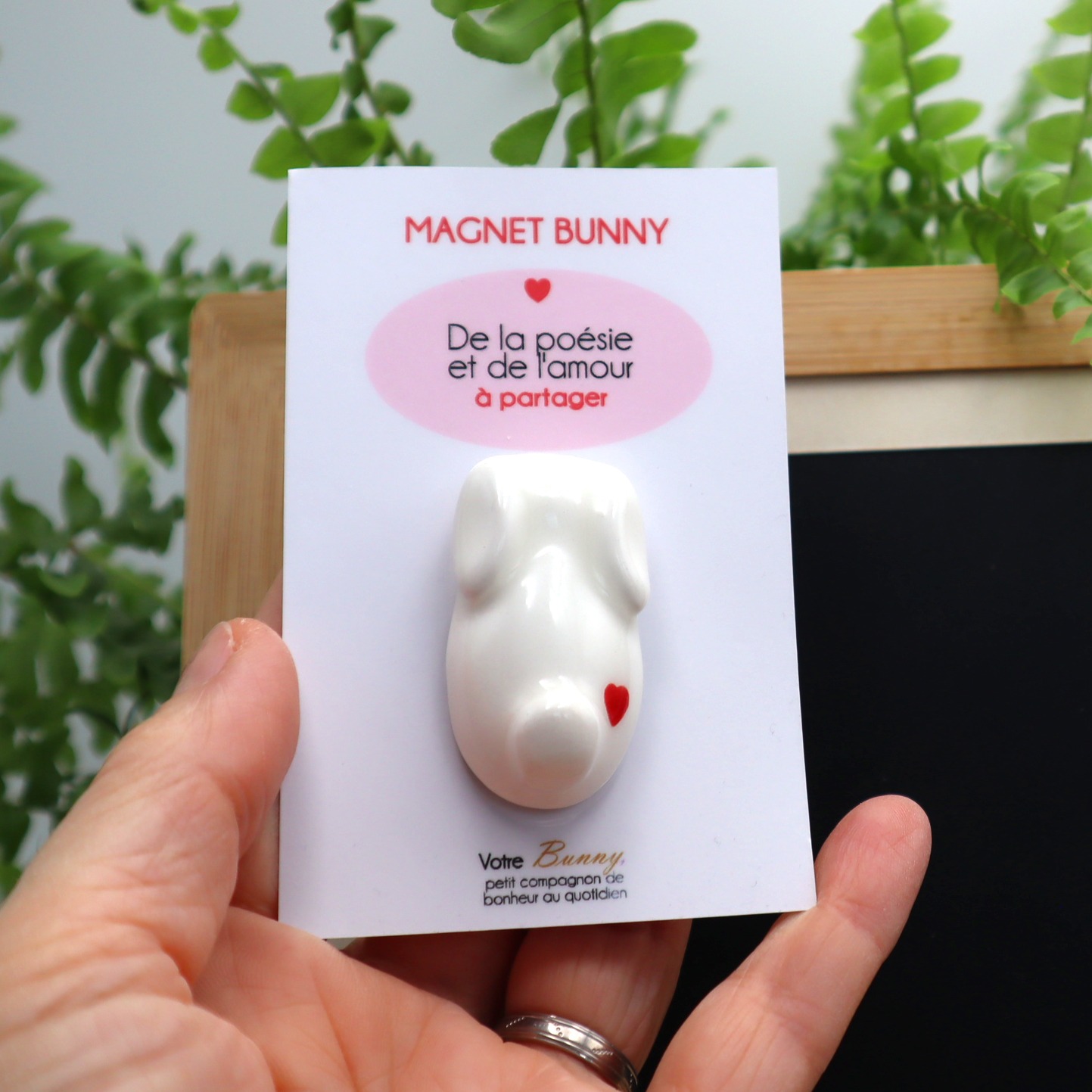 Magnet Bunny blanc en forme de lapin avec un cœur Victoria Céramique