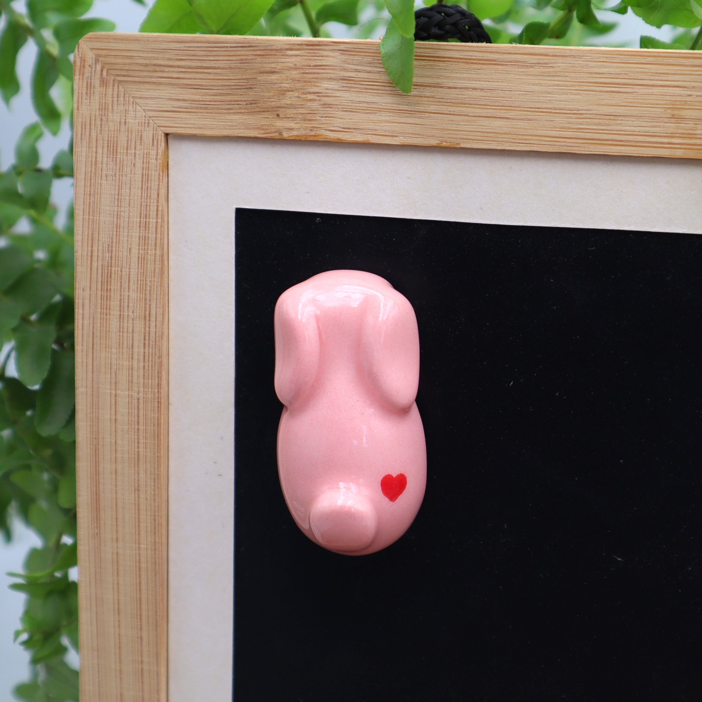 Magnet Bunny rose en forme de lapin avec un cœur Victoria Céramique