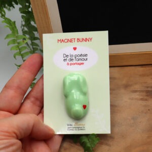 Magnet Bunny vert en forme de lapin avec un cœur Victoria Céramique
